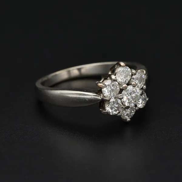 18ct White Gold Diamond Daisy Ring