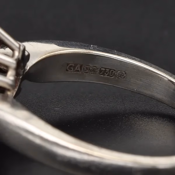 18ct White Gold Diamond Daisy Ring