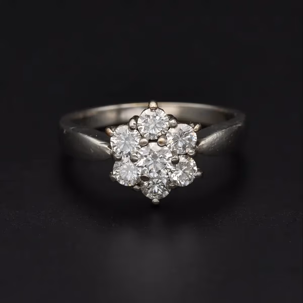18ct White Gold Diamond Daisy Ring
