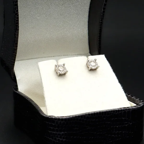 18ct Gold Diamond Earrings