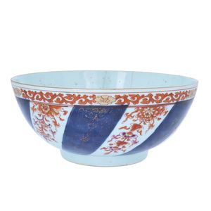 Large Chinese Qianlong Period Porcelain Bowl