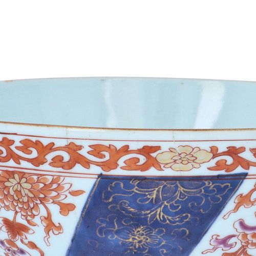 Large Chinese Qianlong Period Porcelain Bowl image-4
