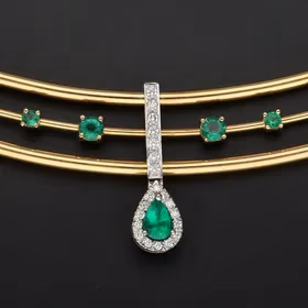18ct Yellow Gold Emerald & Diamond Pendant Necklace