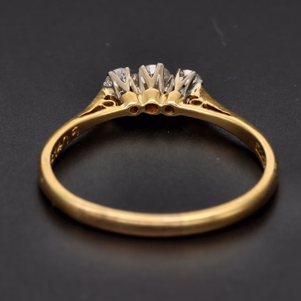 18k Gold Diamond Ring