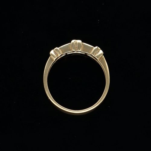 14ct Gold Diamond Ring image-6