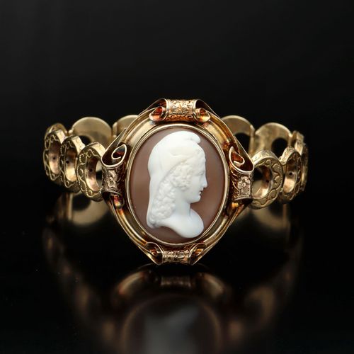 Antique 9ct Gold Cameo Bracelet image-1