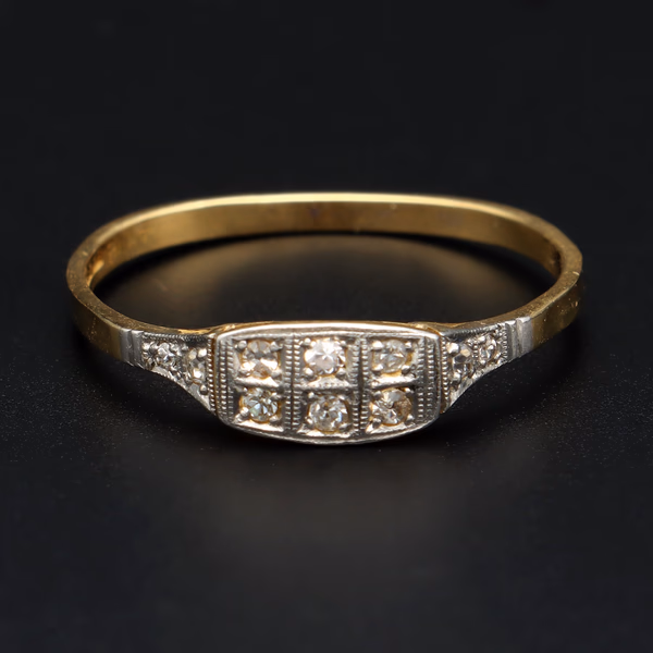 18ct Art Deco Diamond Ring. Circa 1920’s