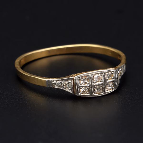18ct Art Deco Diamond Ring. Circa 1920’s