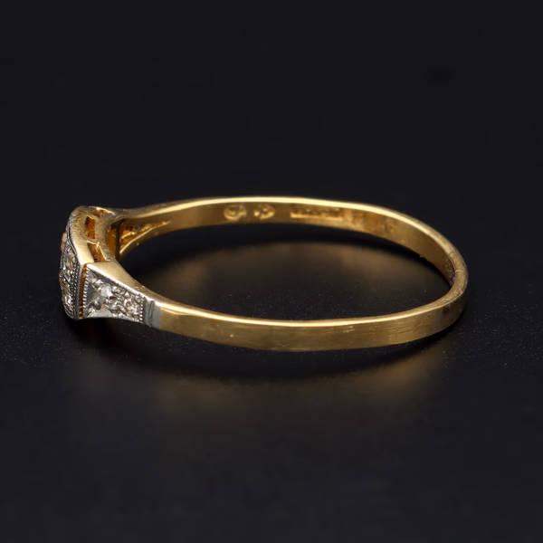 18ct Art Deco Diamond Ring. Circa 1920’s