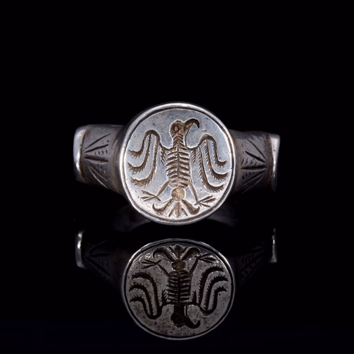 360° view of The Ancient Medieval Giant Eagle Silver Ring