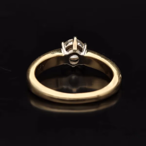 18ct Gold Solitaire Diamond Ring