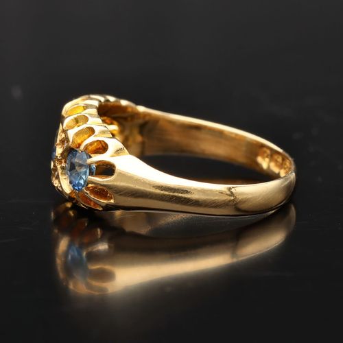 Vintage 18ct Gold Sapphire and Diamond Ring image-3