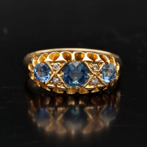 Vintage 18ct Gold Sapphire and Diamond Ring image-2