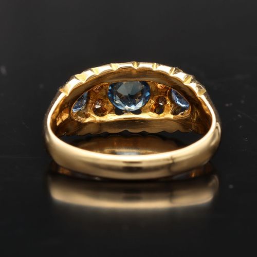 Vintage 18ct Gold Sapphire and Diamond Ring image-4