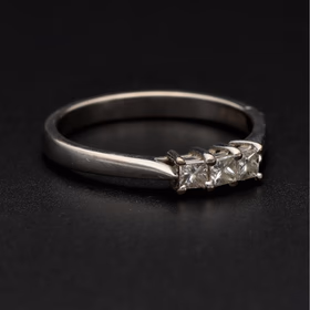18ct White Gold Three Stone Diamond Ring
