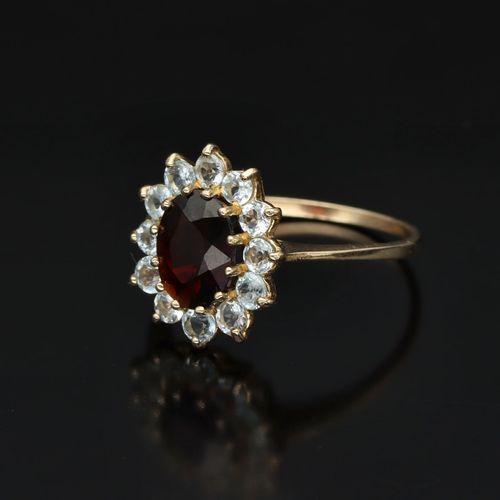 9ct Gold Garnet and Topaz Ring image-3