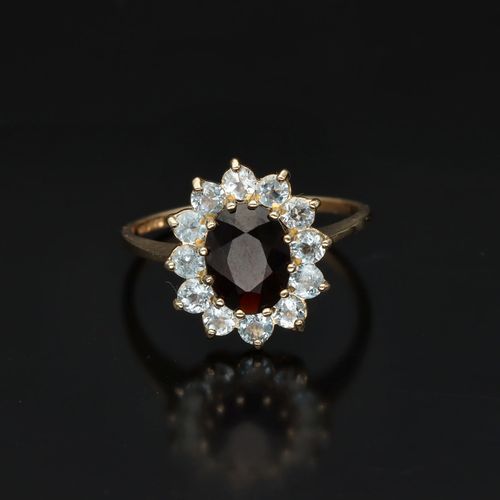 9ct Gold Garnet and Topaz Ring image-2