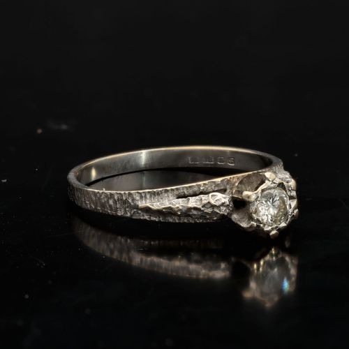 18ct Retro Gold Diamond Ring. London 1973 image-1