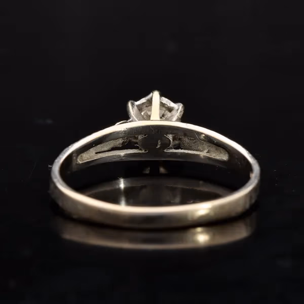 18ct Retro Gold Diamond Ring. London 1973