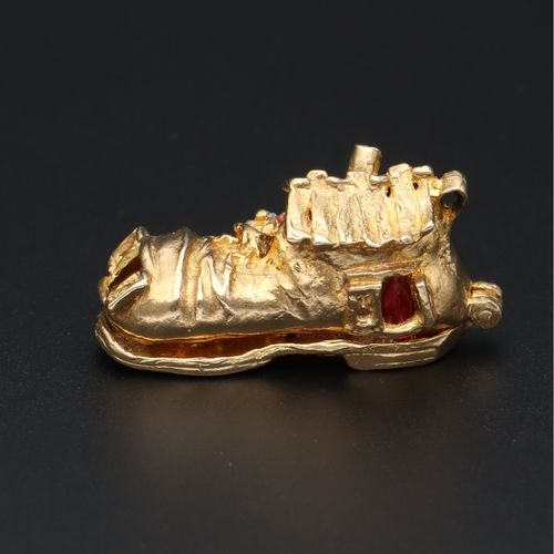 9ct Gold Old Woman in a Shoe Charm image-5