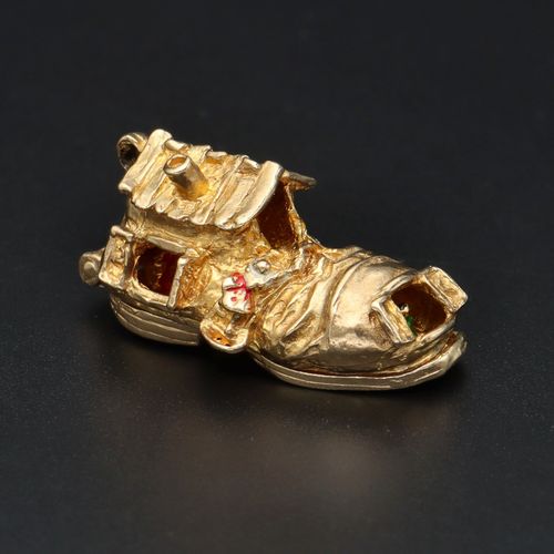 9ct Gold Old Woman in a Shoe Charm image-3