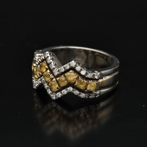 18ct White Gold Zig-Zag Diamond Cluster Ring image-3