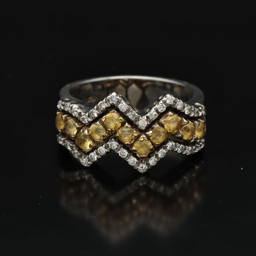 18ct White Gold Zig-Zag Diamond Cluster Ring image-2