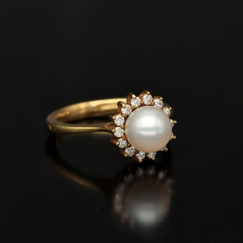 18k Gold Pearl and Diamond Ring image-1