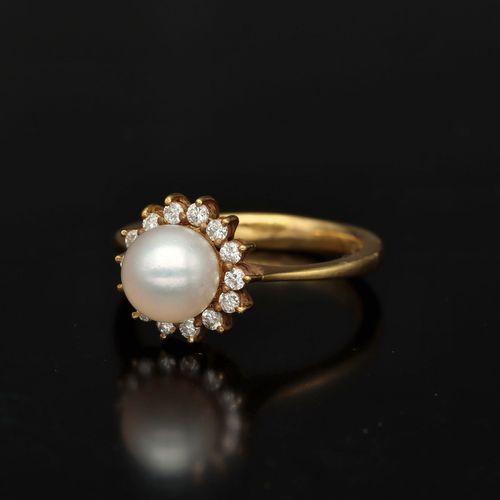 18k Gold Pearl and Diamond Ring image-3
