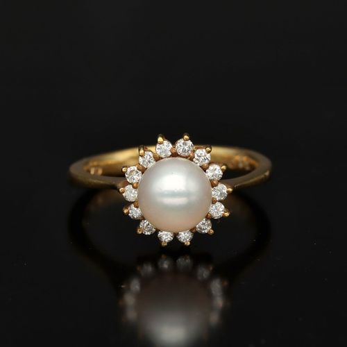 18k Gold Pearl and Diamond Ring image-2