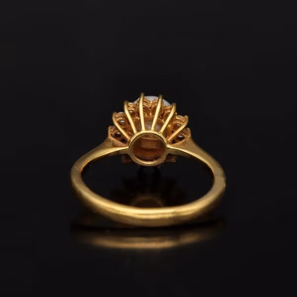 18k Gold Pearl and Diamond Ring