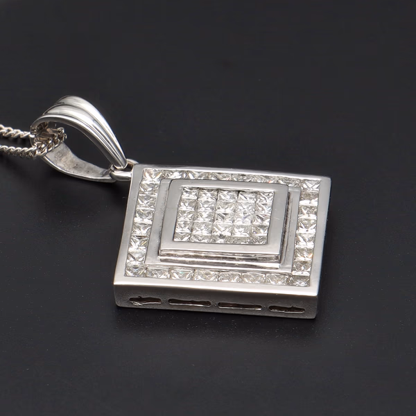 18ct White Gold Diamond Pendant Necklace