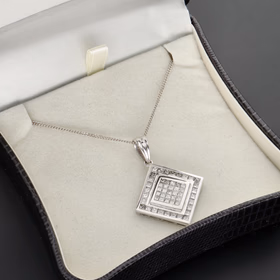 18ct White Gold Diamond Pendant Necklace