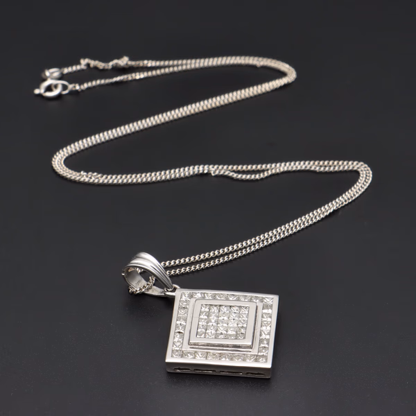 18ct White Gold Diamond Pendant Necklace