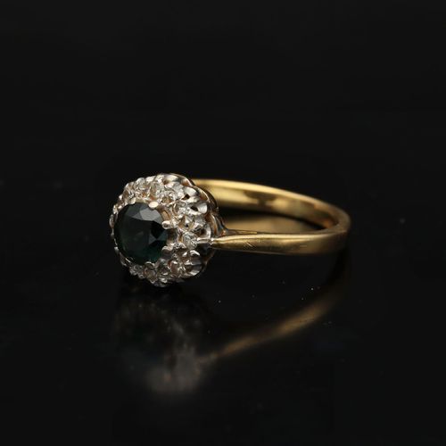 18ct Gold Diamond and Sapphire Ring image-3