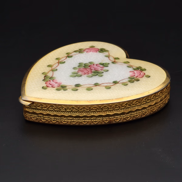 Vintage La Mode Enamel Heart Shaped Compact