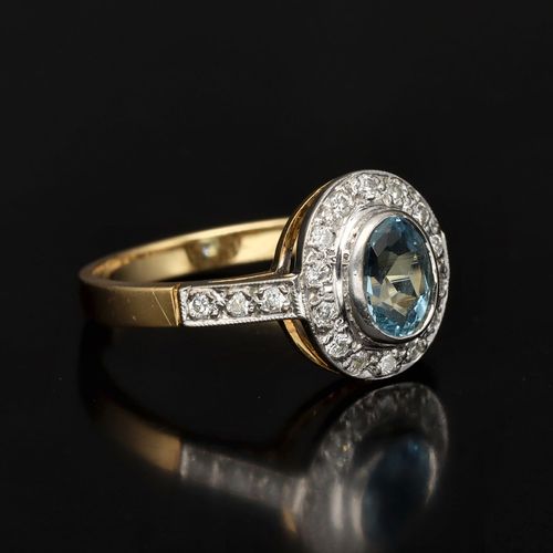 18ct Yellow Gold Aquamarine and Diamond Ring image-1