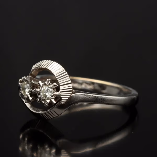 18ct Gold Diamond Ring. London 1972