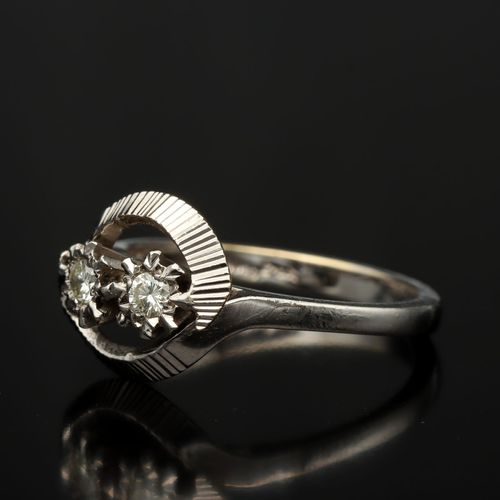 18ct Gold Diamond Ring. London 1972 image-3