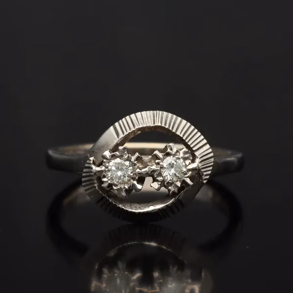 18ct Gold Diamond Ring. London 1972