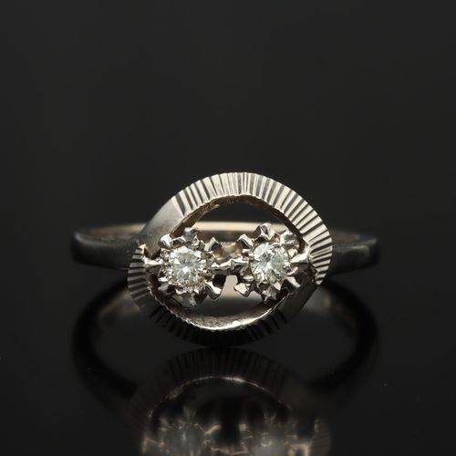 18ct Gold Diamond Ring. London 1972 image-2