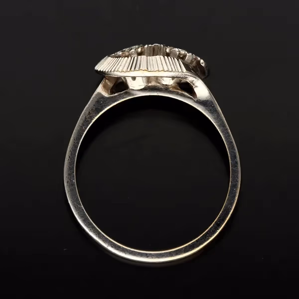 18ct Gold Diamond Ring. London 1972