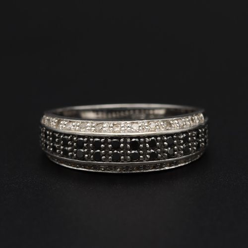 Gold Black-White Diamond Ring. image-2