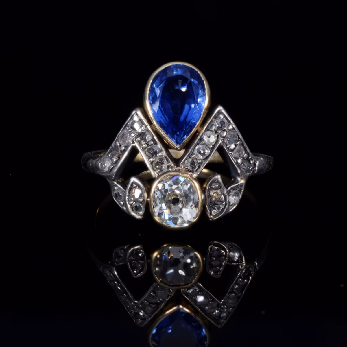 360° view of The Antique Sapphire and Old Cut Diamond Tiara Ring