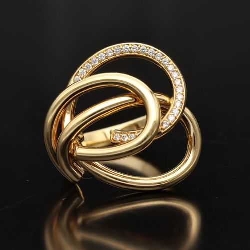 18ct Gold Diamond Cartier Style Ring image-2