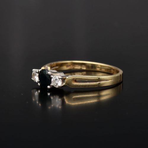18ct Yellow Gold Sapphire and Diamond Ring image-3