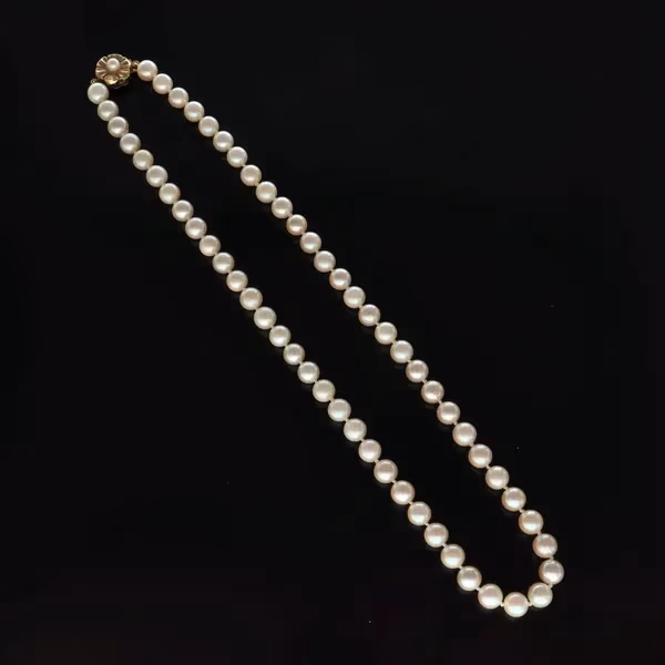 9ct Gold Clasp Cultured Pearls