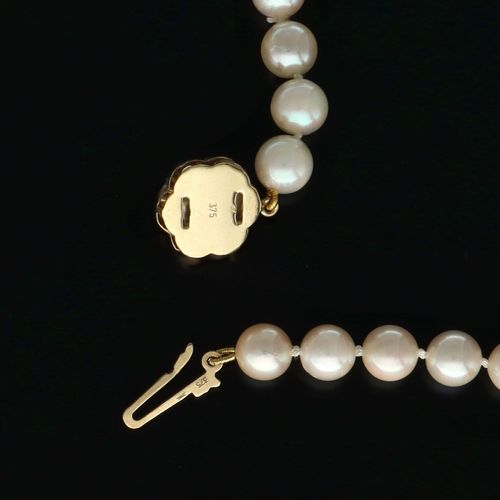 9ct Gold Clasp Cultured Pearls image-6