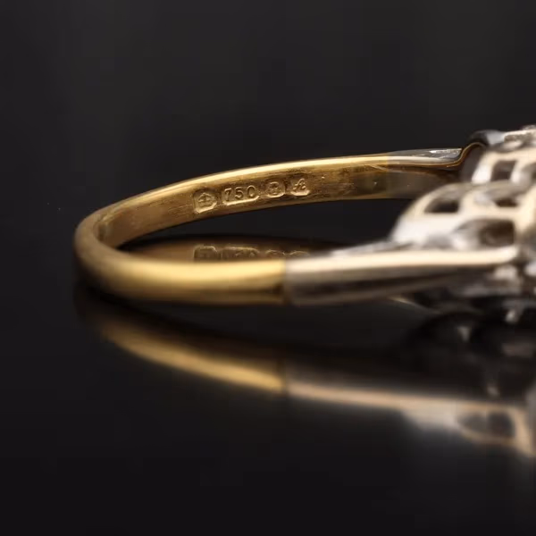 Vintage 18ct Gold Three Stone Diamond Ring