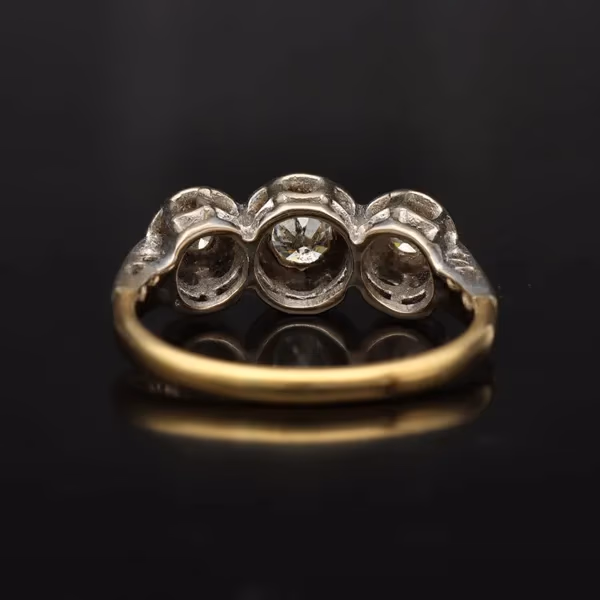 Vintage 18ct Gold Three Stone Diamond Ring